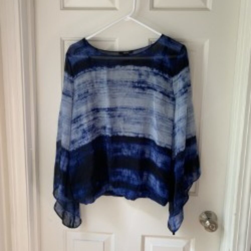 Awesome blouse in shades of blue, Size Large